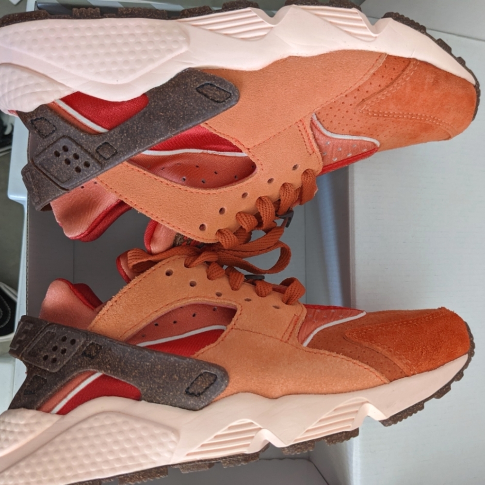 2021 Nike air Huarache turf orange size 5 (4.5 UK or 6/6.5w)